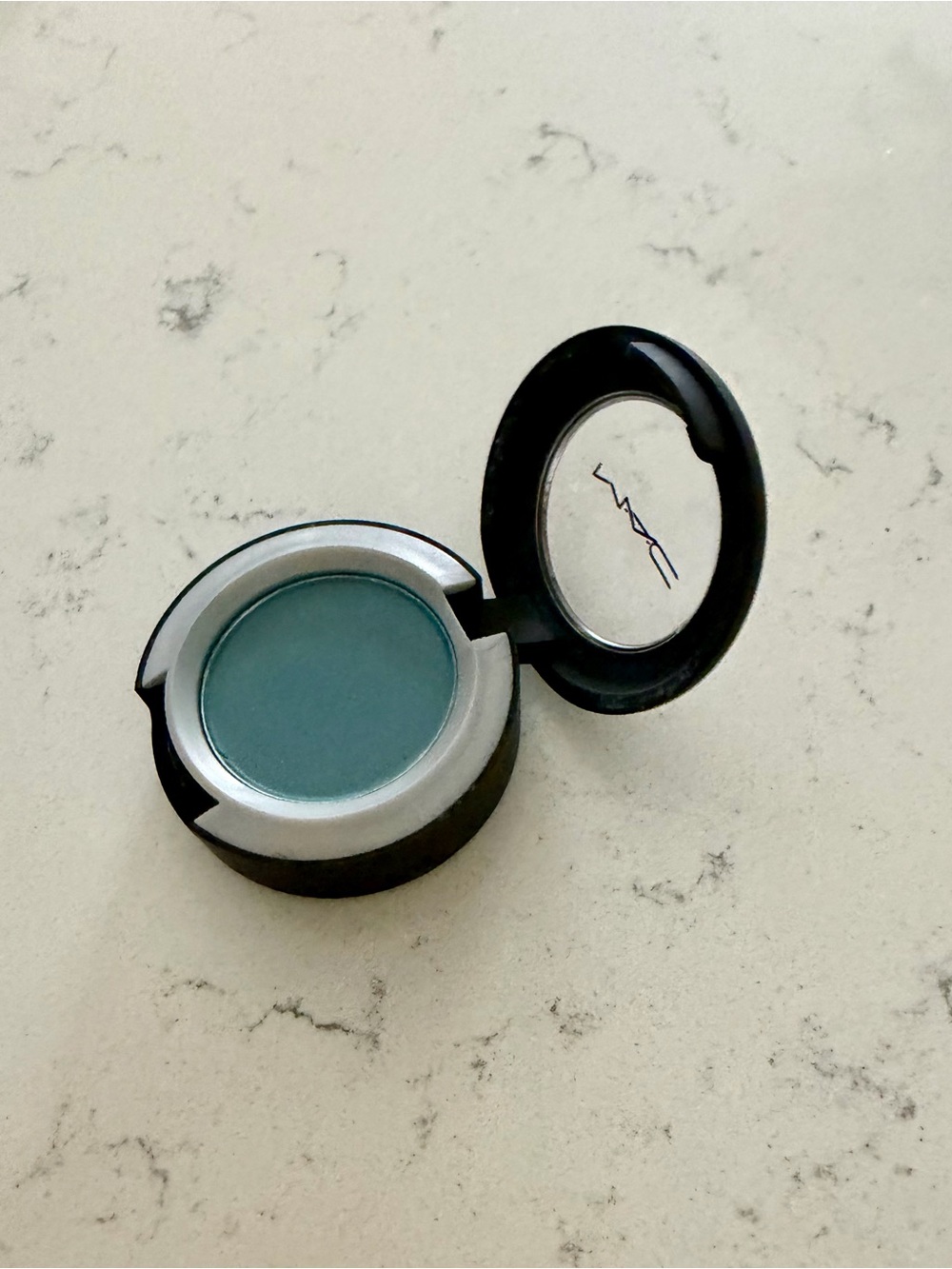 BRAND NEW/UNUSED MAC Cosmetics Single Eyeshadow in Teal Blue-Green “Good Jeans”